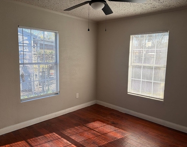 5406 Lyndhurst Drive - Photo Thumbnail 13