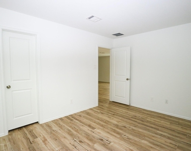 21811 Hickory Springs Court - Photo Thumbnail 9