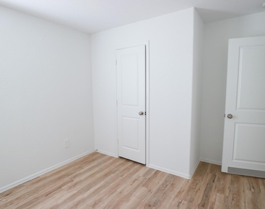 21811 Hickory Springs Court - Photo Thumbnail 14