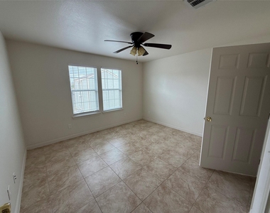 2724 Avenue D Avenue - Photo Thumbnail 6