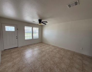 2724 Avenue D Avenue - Photo Thumbnail 8