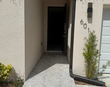 6013 Acorn Circle - Photo Thumbnail 1