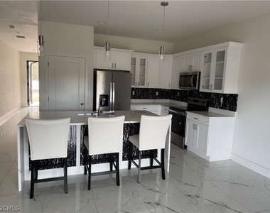 6013 Acorn Circle - Photo Thumbnail 2