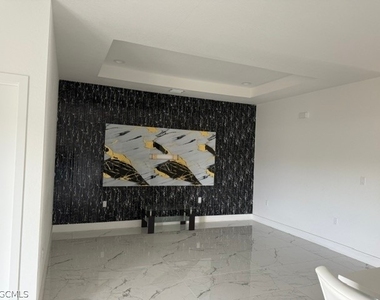 6013 Acorn Circle - Photo Thumbnail 3