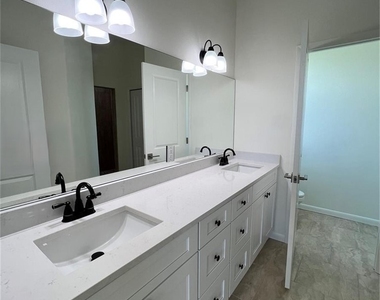 1088 Saturn Court - Photo Thumbnail 12