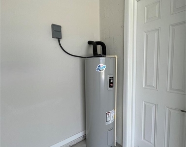 1088 Saturn Court - Photo Thumbnail 18