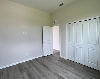 1088 Saturn Court - Photo Thumbnail 7