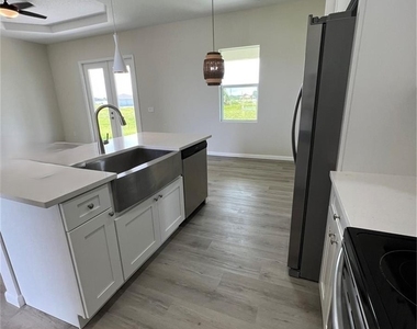 1088 Saturn Court - Photo Thumbnail 4