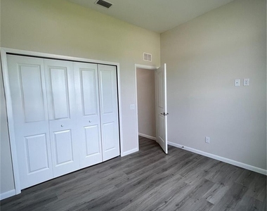 1088 Saturn Court - Photo Thumbnail 8