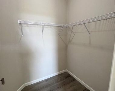 1088 Saturn Court - Photo Thumbnail 9