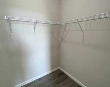 1088 Saturn Court - Photo Thumbnail 11