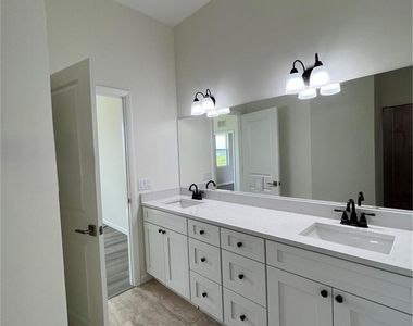 1088 Saturn Court - Photo Thumbnail 15