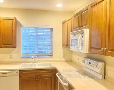 9440 Ivy Brook Run - Photo Thumbnail 4