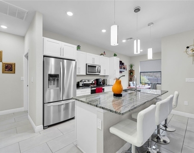 221 Chiquita Boulevard N - Photo Thumbnail 11