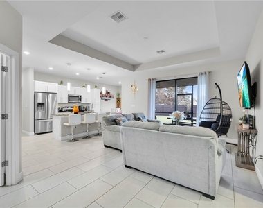 221 Chiquita Boulevard N - Photo Thumbnail 5