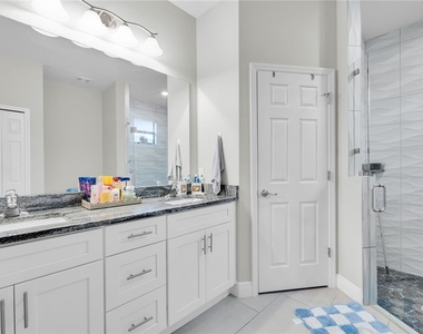 221 Chiquita Boulevard N - Photo Thumbnail 17