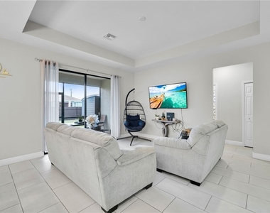 221 Chiquita Boulevard N - Photo Thumbnail 7
