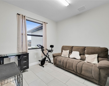 221 Chiquita Boulevard N - Photo Thumbnail 9