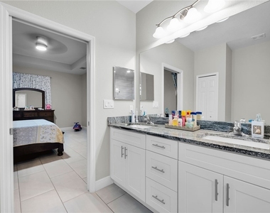 221 Chiquita Boulevard N - Photo Thumbnail 15
