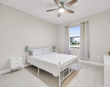 221 Chiquita Boulevard N - Photo Thumbnail 19