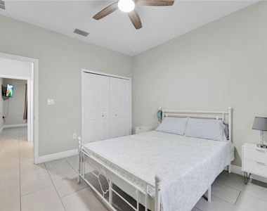 221 Chiquita Boulevard N - Photo Thumbnail 20