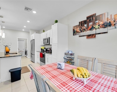 221 Chiquita Boulevard N - Photo Thumbnail 10