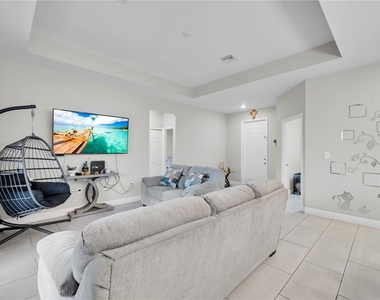 221 Chiquita Boulevard N - Photo Thumbnail 8