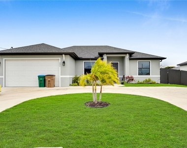 221 Chiquita Boulevard N - Photo Thumbnail 1