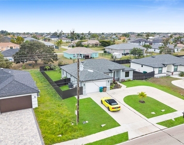 221 Chiquita Boulevard N - Photo Thumbnail 3