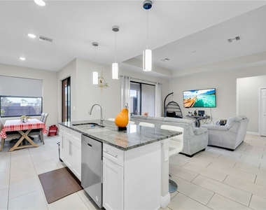 221 Chiquita Boulevard N - Photo Thumbnail 12
