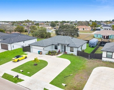 221 Chiquita Boulevard N - Photo Thumbnail 4