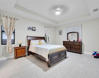 221 Chiquita Boulevard N - Photo Thumbnail 14