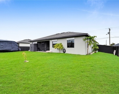 221 Chiquita Boulevard N - Photo Thumbnail 28