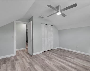958 Indiana Avenue - Photo Thumbnail 14