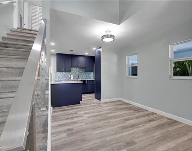 958 Indiana Avenue - Photo Thumbnail 12