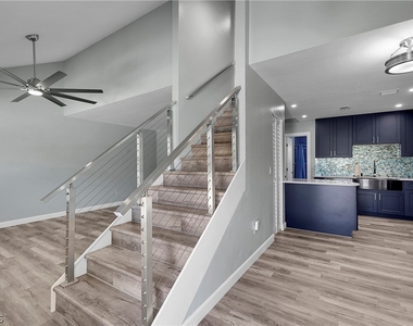 958 Indiana Avenue - Photo Thumbnail 2