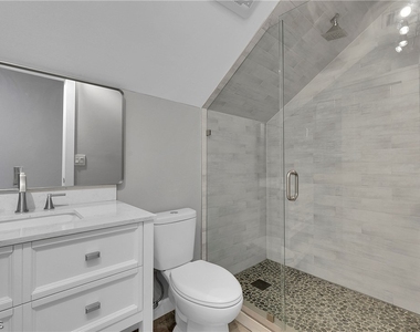 958 Indiana Avenue - Photo Thumbnail 15