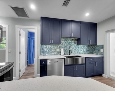 958 Indiana Avenue - Photo Thumbnail 3