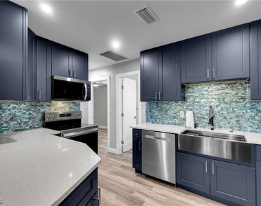958 Indiana Avenue - Photo Thumbnail 5