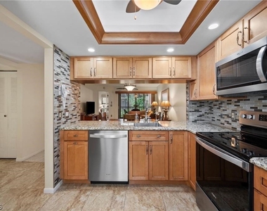15075 Parkside Drive - Photo Thumbnail 22