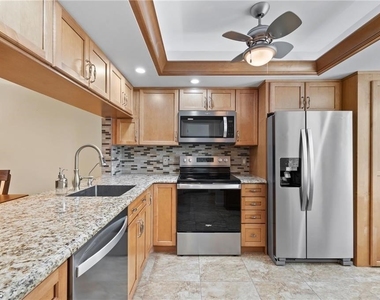 15075 Parkside Drive - Photo Thumbnail 8