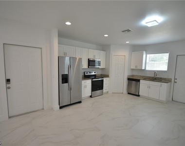 2197 Davis Court - Photo Thumbnail 10
