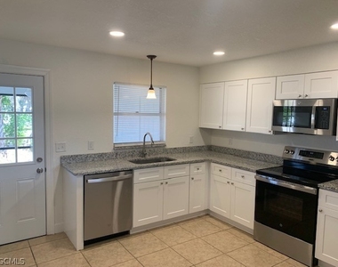 11298 Summerwinds Court - Photo Thumbnail 3