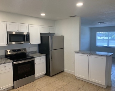11298 Summerwinds Court - Photo Thumbnail 4