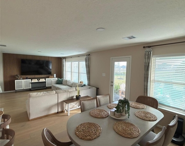 4915 Abbey Manor Lane - Photo Thumbnail 2