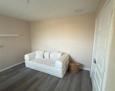 4915 Abbey Manor Lane - Photo Thumbnail 7