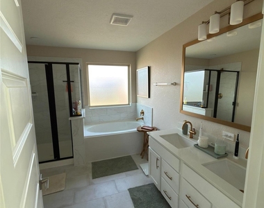 4915 Abbey Manor Lane - Photo Thumbnail 5