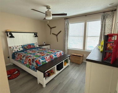 4915 Abbey Manor Lane - Photo Thumbnail 9