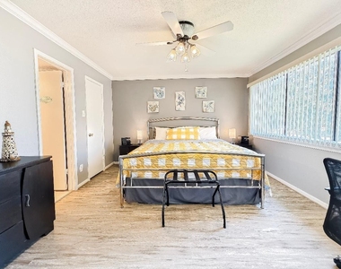 12100 Melville Dr - Photo Thumbnail 9