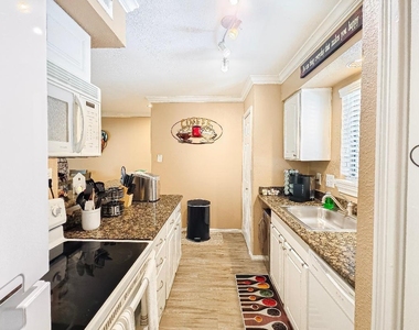 12100 Melville Dr - Photo Thumbnail 13